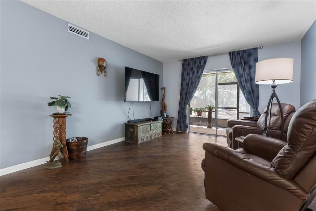 En Venta: $155,000 (2 camas, 2 baños, 932 Pies cuadrados)