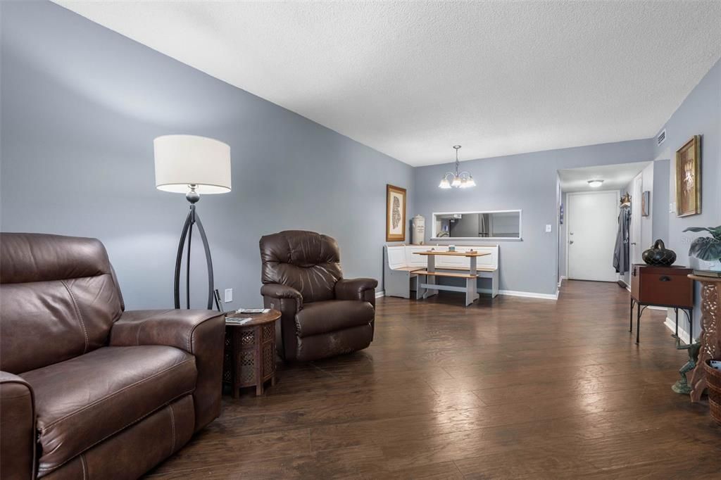 En Venta: $155,000 (2 camas, 2 baños, 932 Pies cuadrados)