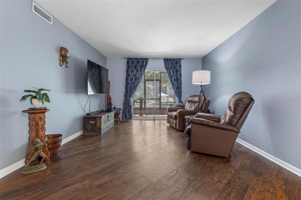 En Venta: $155,000 (2 camas, 2 baños, 932 Pies cuadrados)