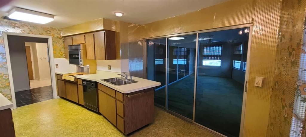 待售: $1,600,000 (7 贝兹, 4 浴室, 4390 平方英尺)