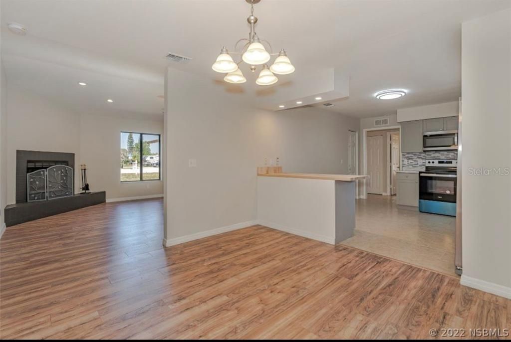 For Sale: $320,000 (3 beds, 2 baths, 1638 Square Feet)