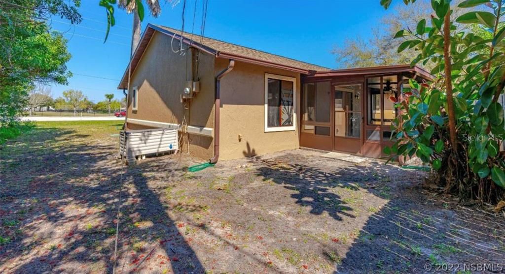 For Sale: $320,000 (3 beds, 2 baths, 1638 Square Feet)