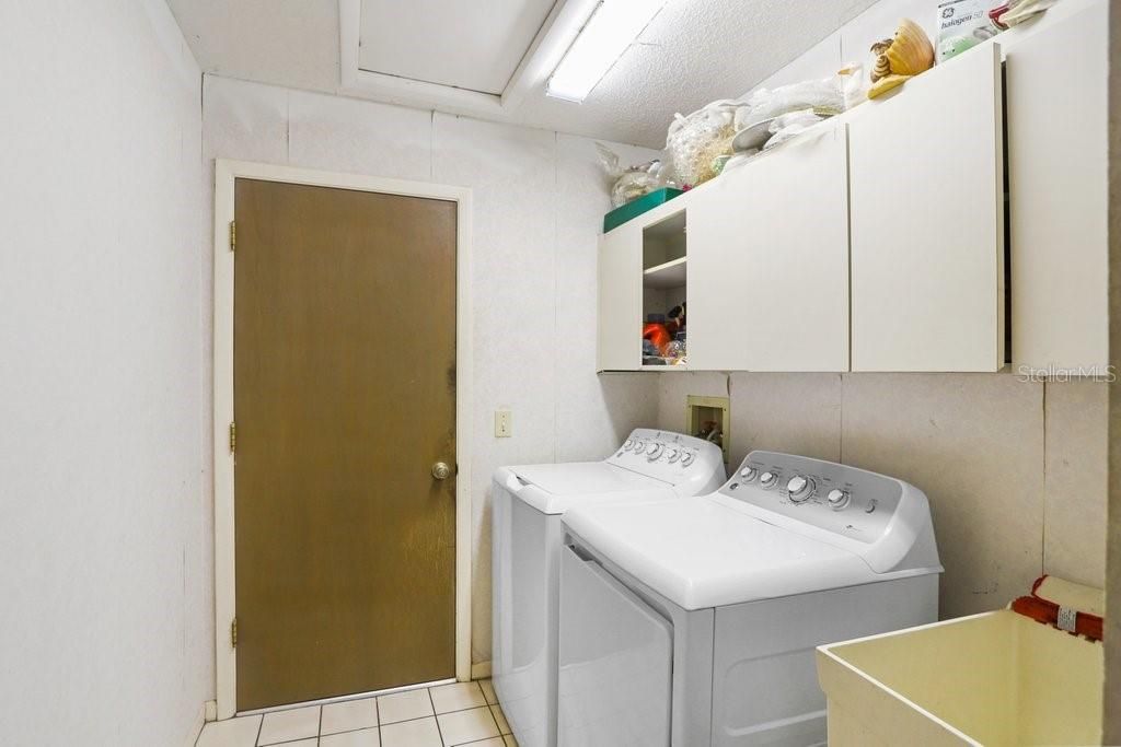 合同活跃: $445,000 (4 贝兹, 2 浴室, 1924 平方英尺)