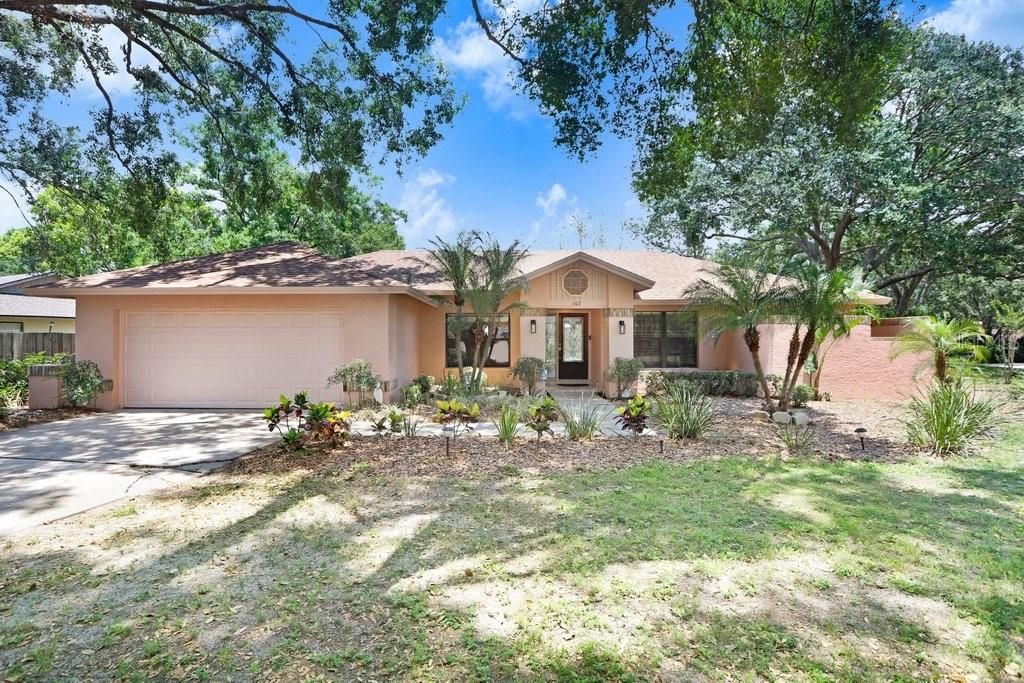 合同活跃: $445,000 (4 贝兹, 2 浴室, 1924 平方英尺)