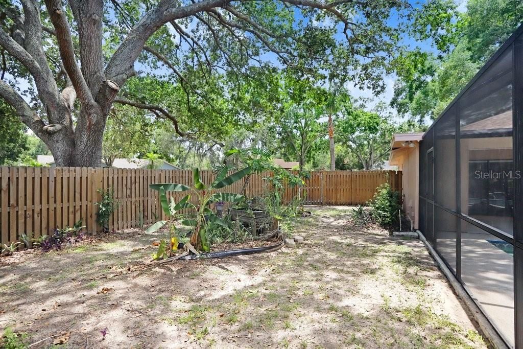 合同活跃: $445,000 (4 贝兹, 2 浴室, 1924 平方英尺)