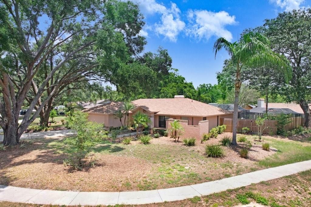 合同活跃: $445,000 (4 贝兹, 2 浴室, 1924 平方英尺)