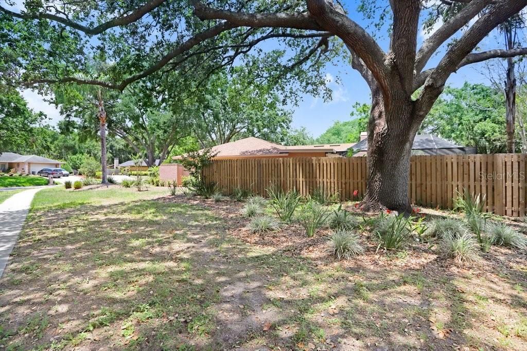 合同活跃: $445,000 (4 贝兹, 2 浴室, 1924 平方英尺)