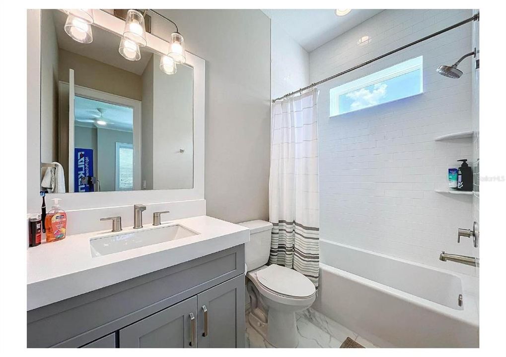 En Venta: $1,590,000 (6 camas, 4 baños, 4100 Pies cuadrados)