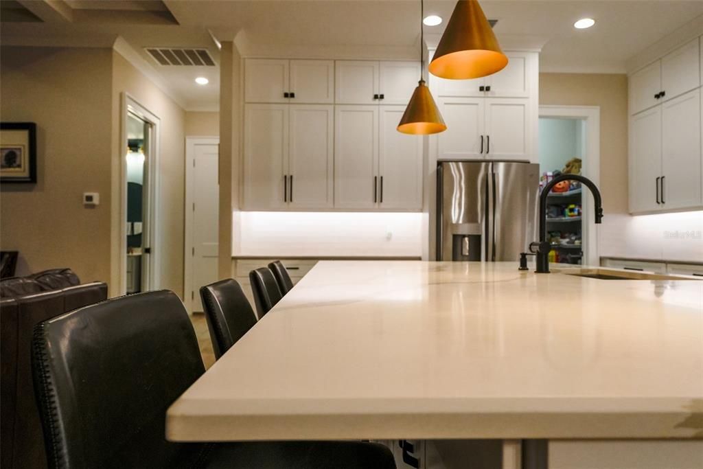 En Venta: $1,590,000 (6 camas, 4 baños, 4100 Pies cuadrados)