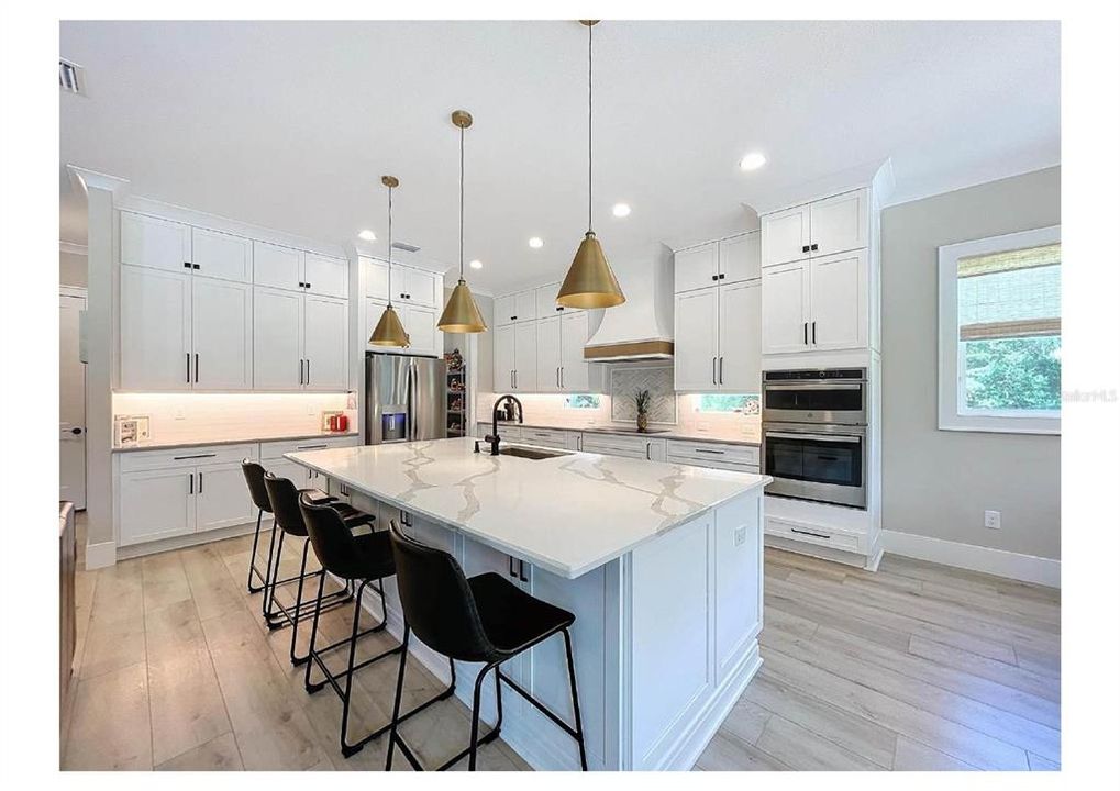 En Venta: $1,590,000 (6 camas, 4 baños, 4100 Pies cuadrados)