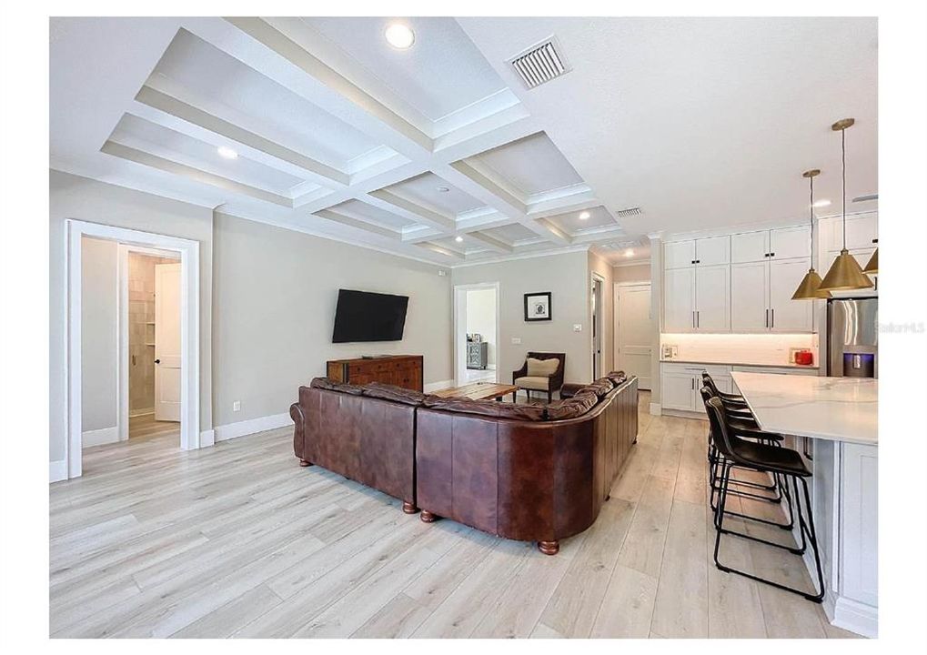 En Venta: $1,590,000 (6 camas, 4 baños, 4100 Pies cuadrados)