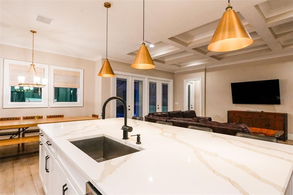 En Venta: $1,590,000 (6 camas, 4 baños, 4100 Pies cuadrados)