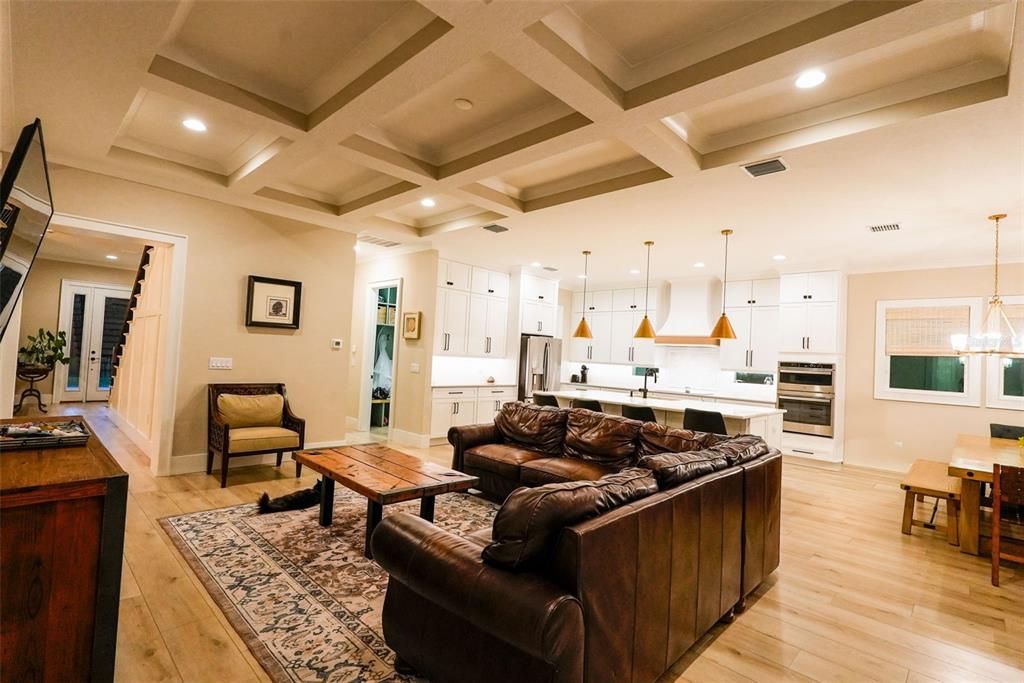 En Venta: $1,590,000 (6 camas, 4 baños, 4100 Pies cuadrados)