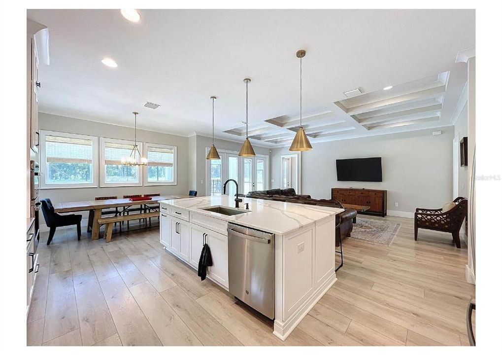 En Venta: $1,590,000 (6 camas, 4 baños, 4100 Pies cuadrados)