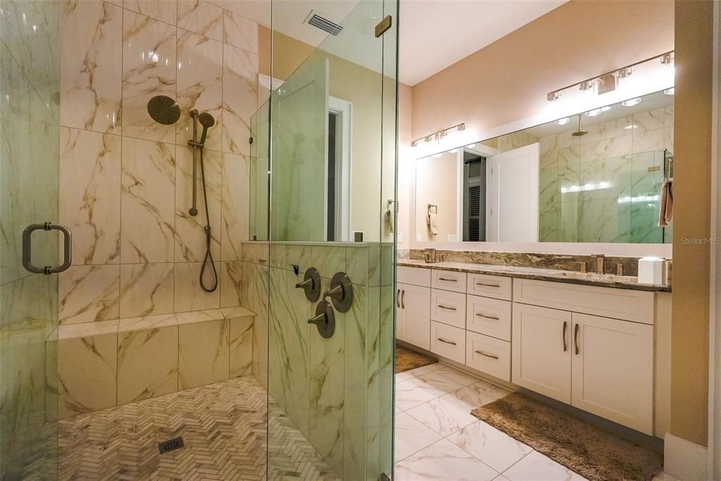 En Venta: $1,590,000 (6 camas, 4 baños, 4100 Pies cuadrados)