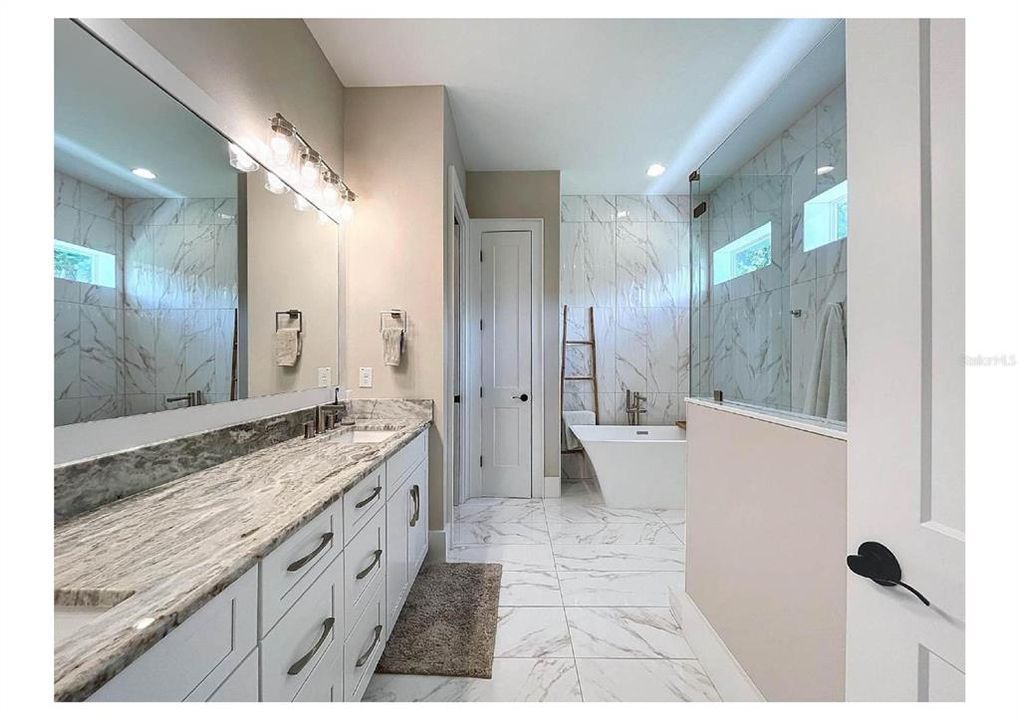 En Venta: $1,590,000 (6 camas, 4 baños, 4100 Pies cuadrados)