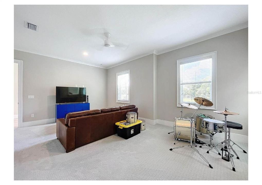 En Venta: $1,590,000 (6 camas, 4 baños, 4100 Pies cuadrados)