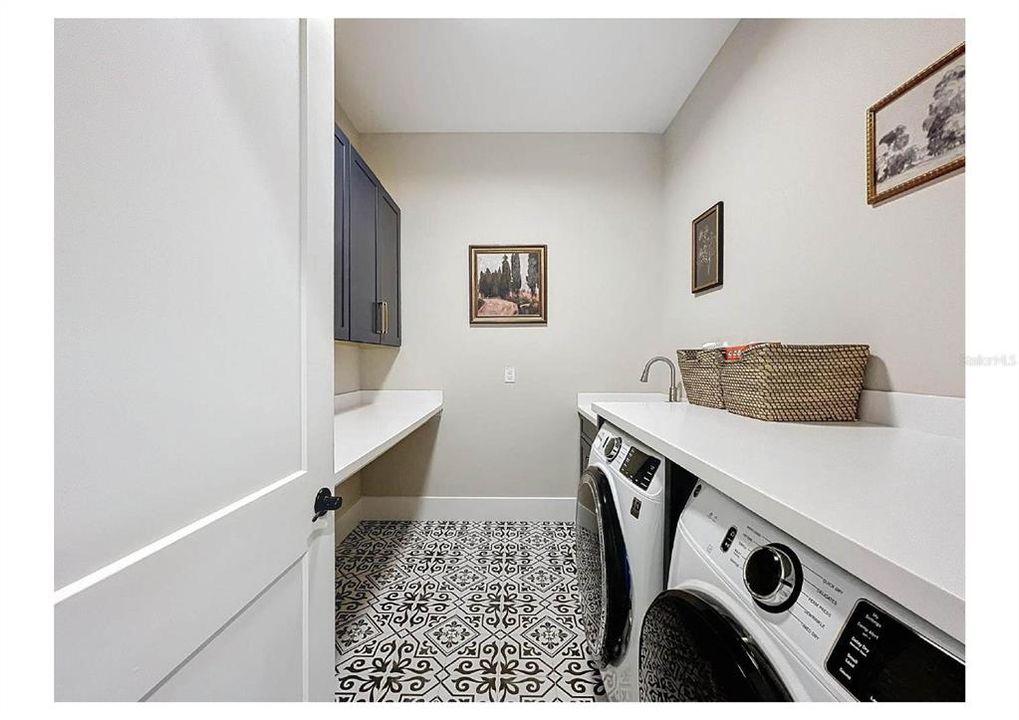 En Venta: $1,590,000 (6 camas, 4 baños, 4100 Pies cuadrados)