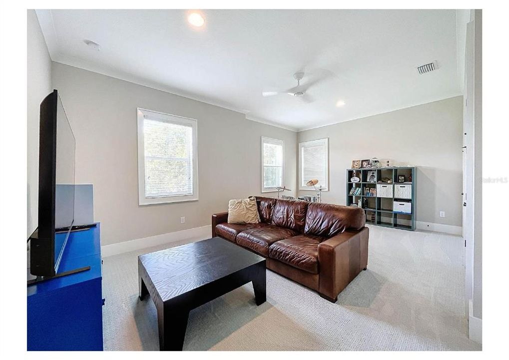 En Venta: $1,590,000 (6 camas, 4 baños, 4100 Pies cuadrados)