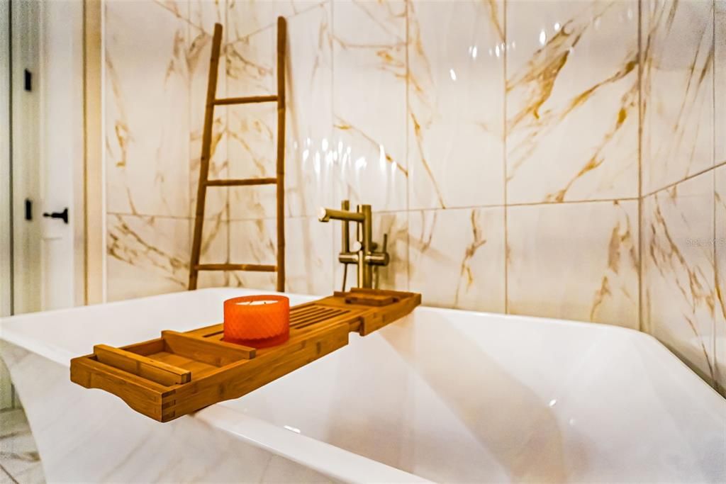 En Venta: $1,590,000 (6 camas, 4 baños, 4100 Pies cuadrados)