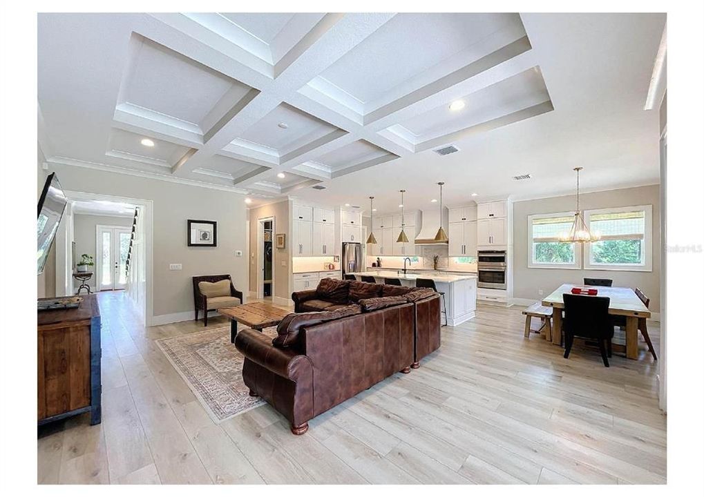 En Venta: $1,590,000 (6 camas, 4 baños, 4100 Pies cuadrados)