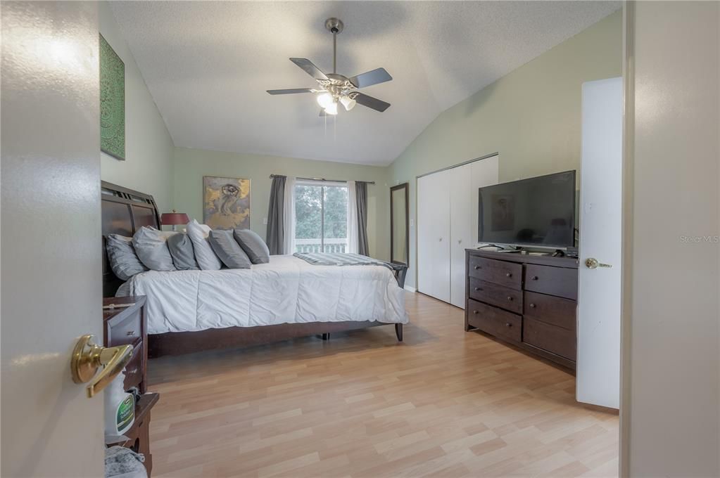 Active With Contract: $299,900 (2 beds, 2 baths, 1504 Square Feet)