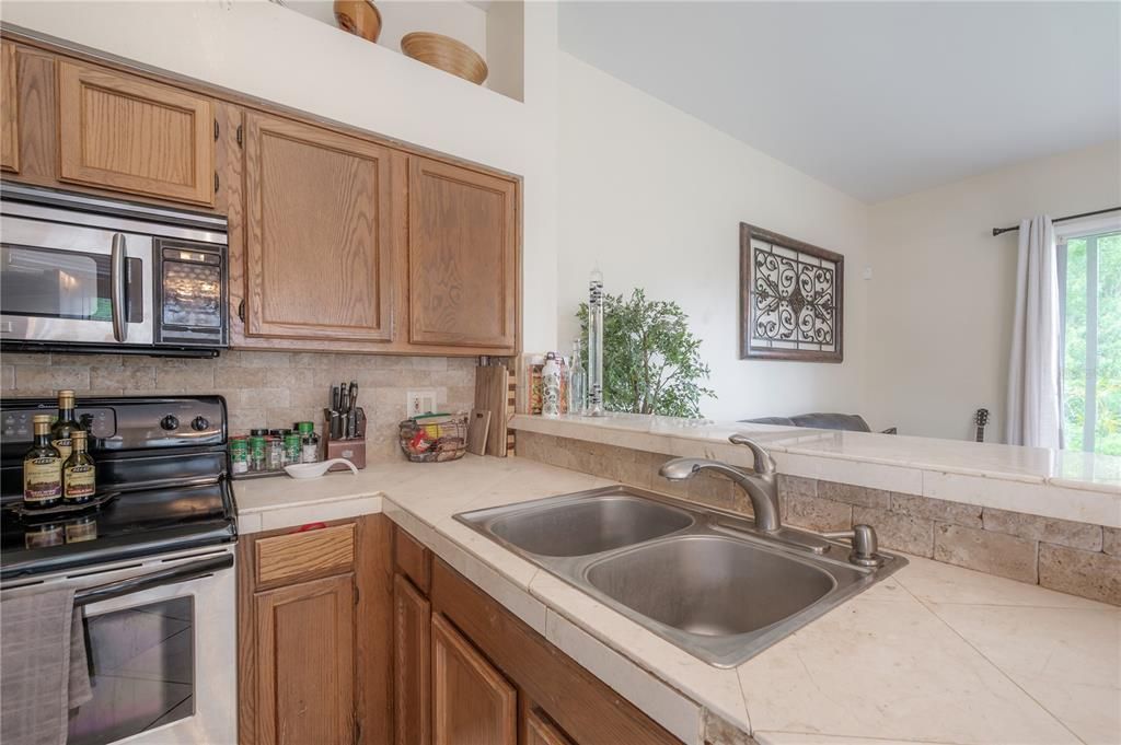 Active With Contract: $299,900 (2 beds, 2 baths, 1504 Square Feet)