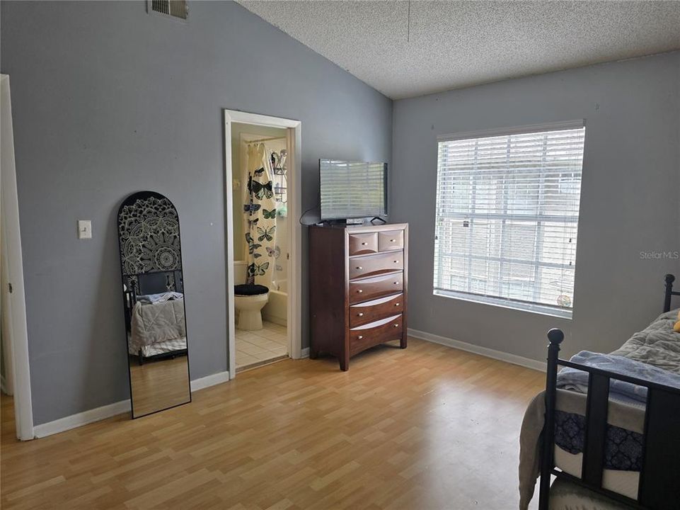 Active With Contract: $299,900 (2 beds, 2 baths, 1504 Square Feet)