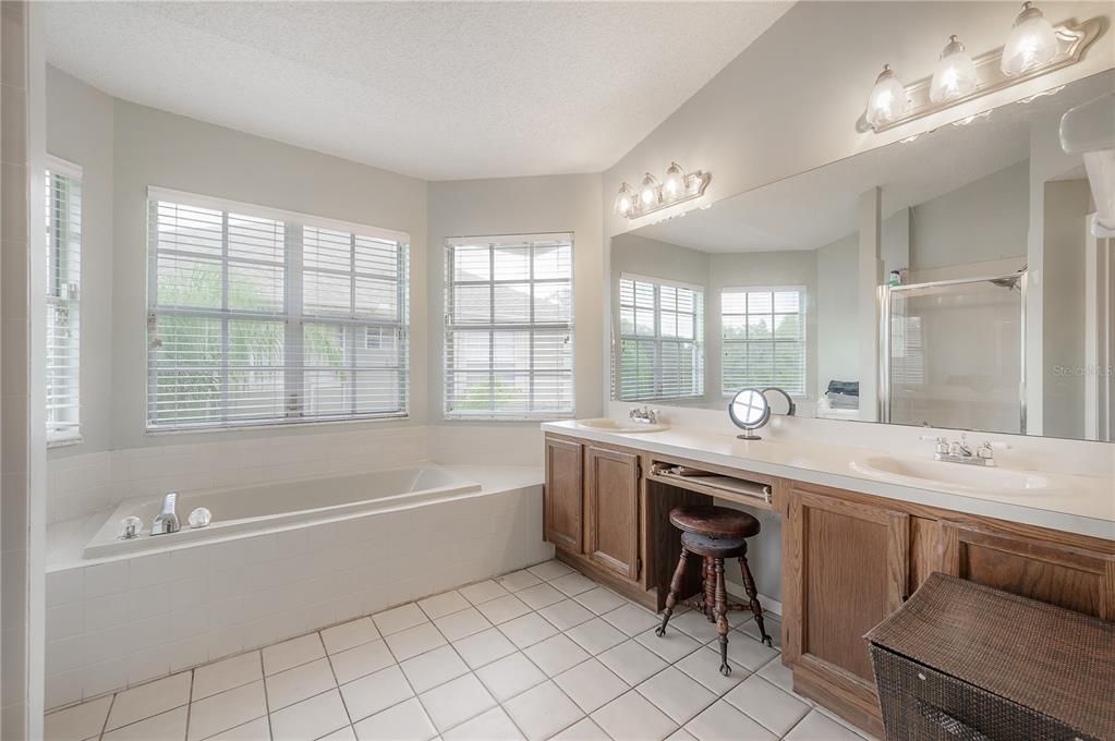 Active With Contract: $299,900 (2 beds, 2 baths, 1504 Square Feet)