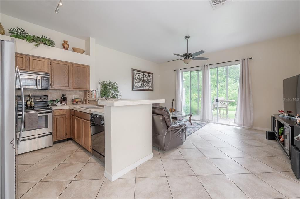 Active With Contract: $299,900 (2 beds, 2 baths, 1504 Square Feet)