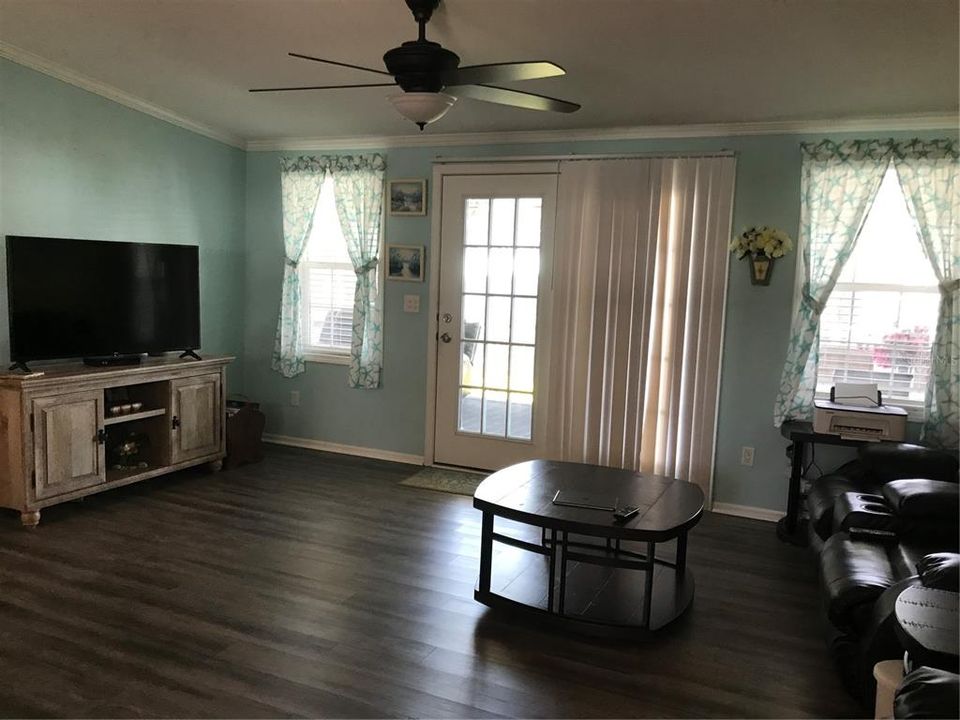 На продажу: $268,000 (3 спален, 2 ванн, 1296 Квадратных фут)