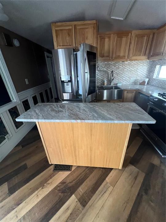 待售: $115,000 (1 贝兹, 1 浴室, 408 平方英尺)