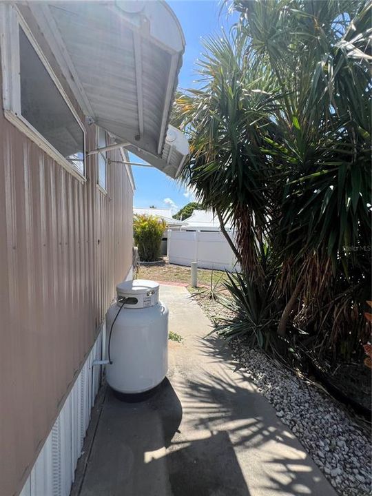 待售: $115,000 (1 贝兹, 1 浴室, 408 平方英尺)