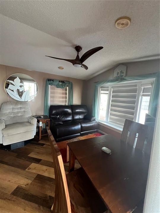 待售: $115,000 (1 贝兹, 1 浴室, 408 平方英尺)