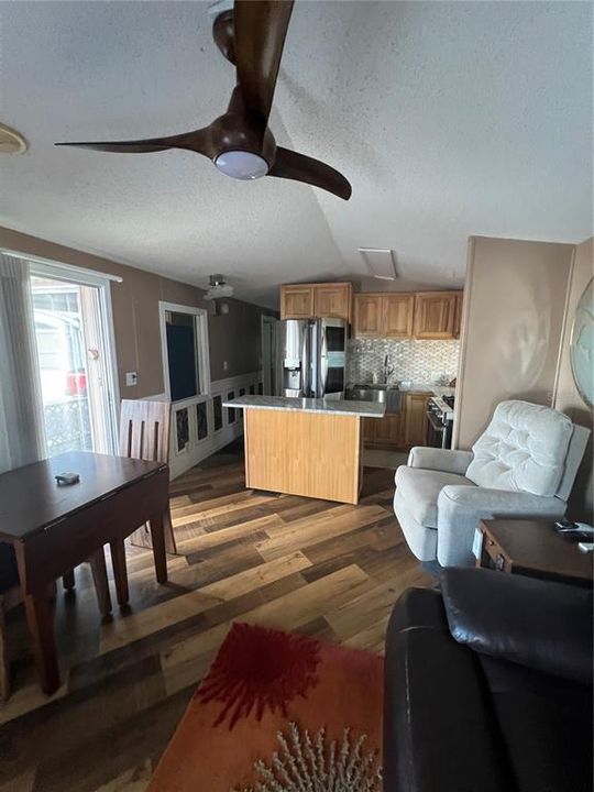 待售: $115,000 (1 贝兹, 1 浴室, 408 平方英尺)