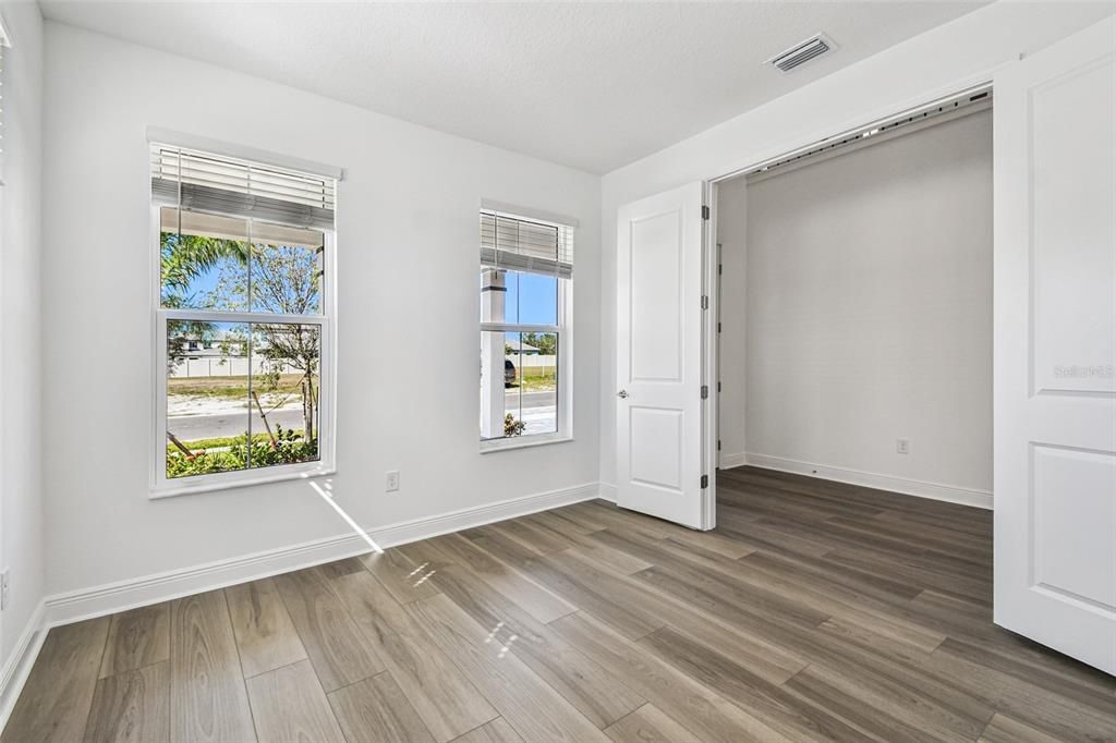 Activo con contrato: $899,999 (4 camas, 3 baños, 3539 Pies cuadrados)