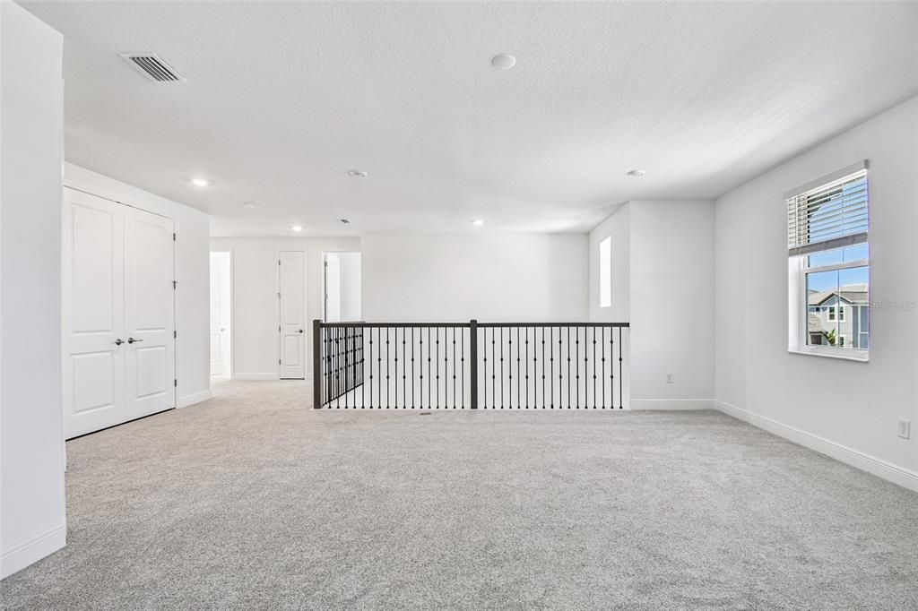 Activo con contrato: $899,999 (4 camas, 3 baños, 3539 Pies cuadrados)