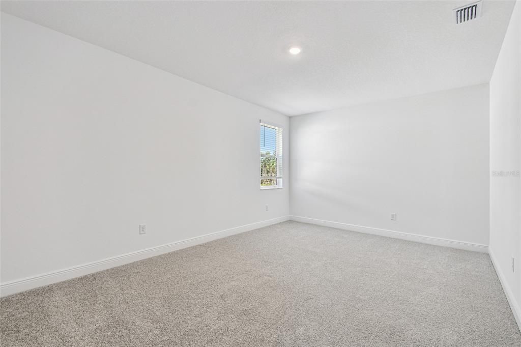 Activo con contrato: $899,999 (4 camas, 3 baños, 3539 Pies cuadrados)