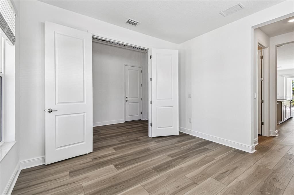 Activo con contrato: $899,999 (4 camas, 3 baños, 3539 Pies cuadrados)