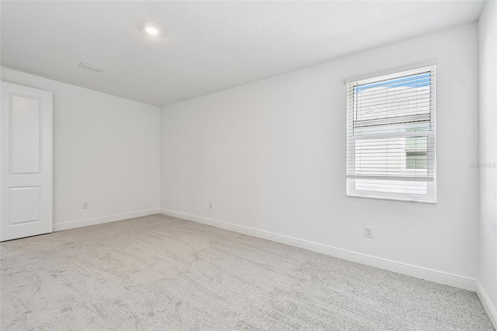 Activo con contrato: $899,999 (4 camas, 3 baños, 3539 Pies cuadrados)