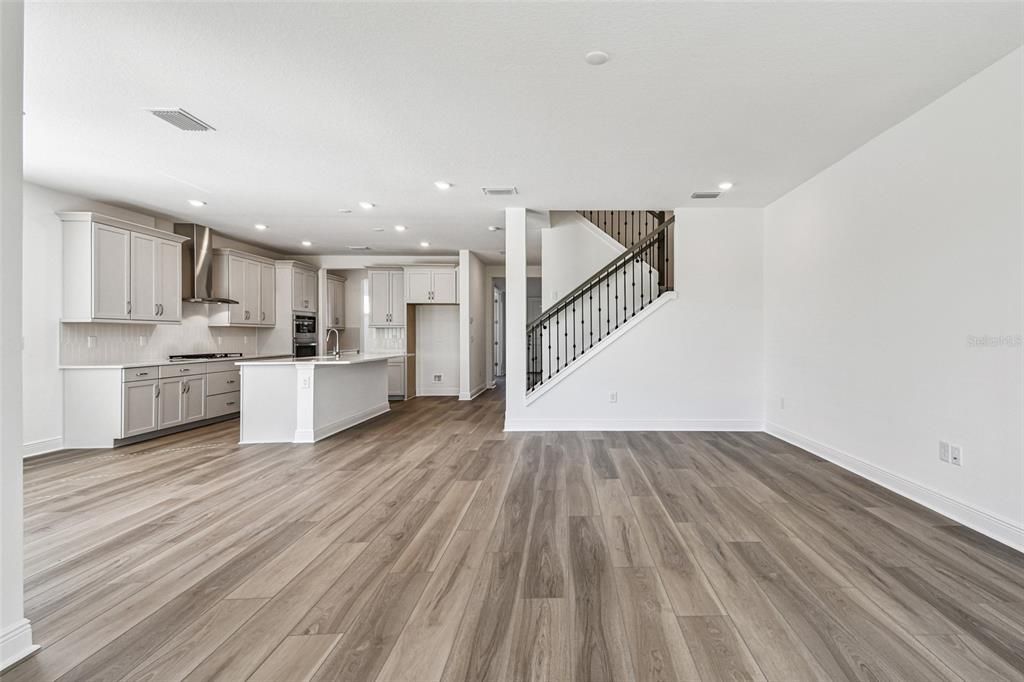 Activo con contrato: $899,999 (4 camas, 3 baños, 3539 Pies cuadrados)