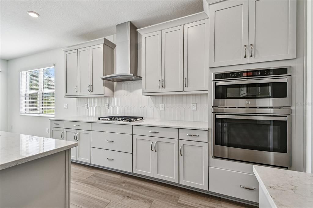 Activo con contrato: $899,999 (4 camas, 3 baños, 3539 Pies cuadrados)