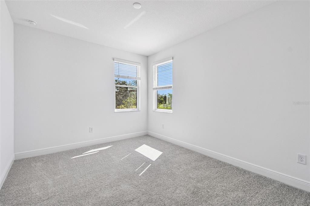 Activo con contrato: $899,999 (4 camas, 3 baños, 3539 Pies cuadrados)