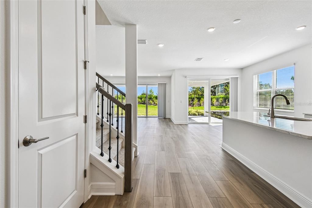 Activo con contrato: $899,999 (4 camas, 3 baños, 3539 Pies cuadrados)