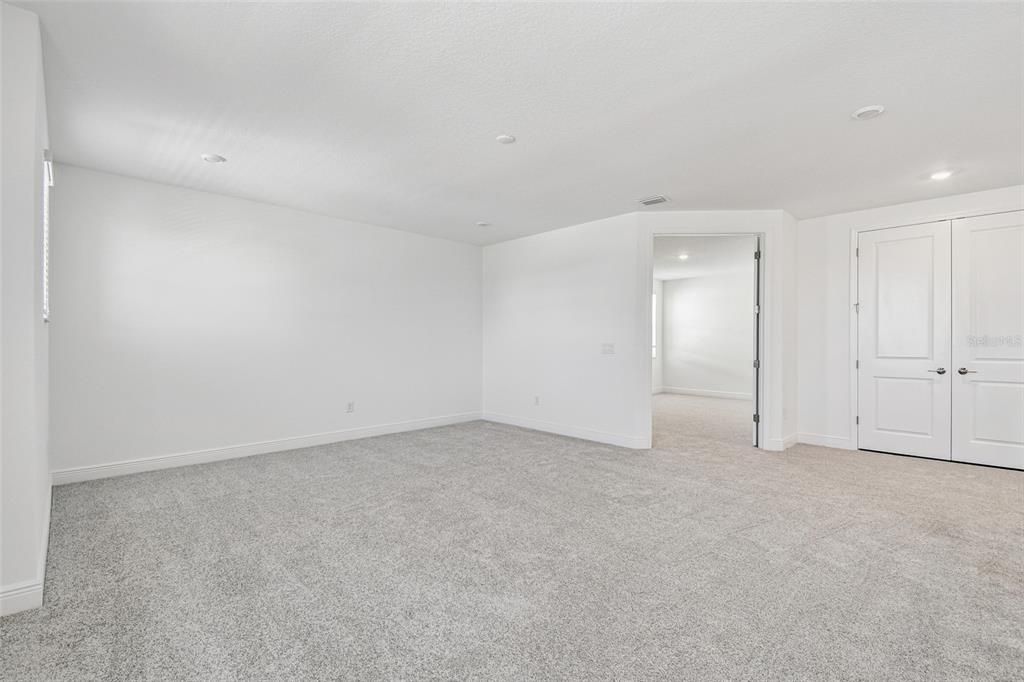 Activo con contrato: $899,999 (4 camas, 3 baños, 3539 Pies cuadrados)