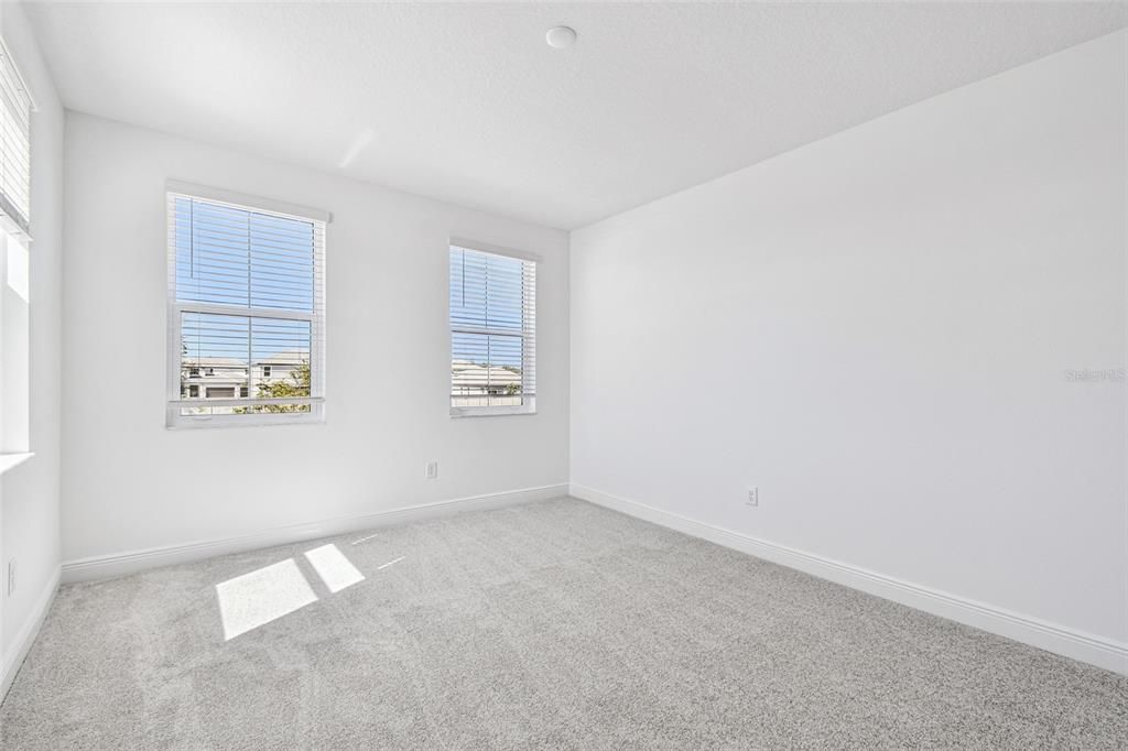 Activo con contrato: $899,999 (4 camas, 3 baños, 3539 Pies cuadrados)