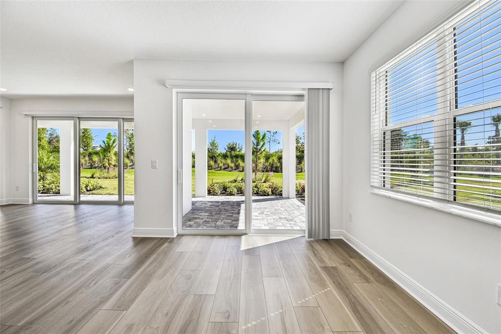 Activo con contrato: $899,999 (4 camas, 3 baños, 3539 Pies cuadrados)