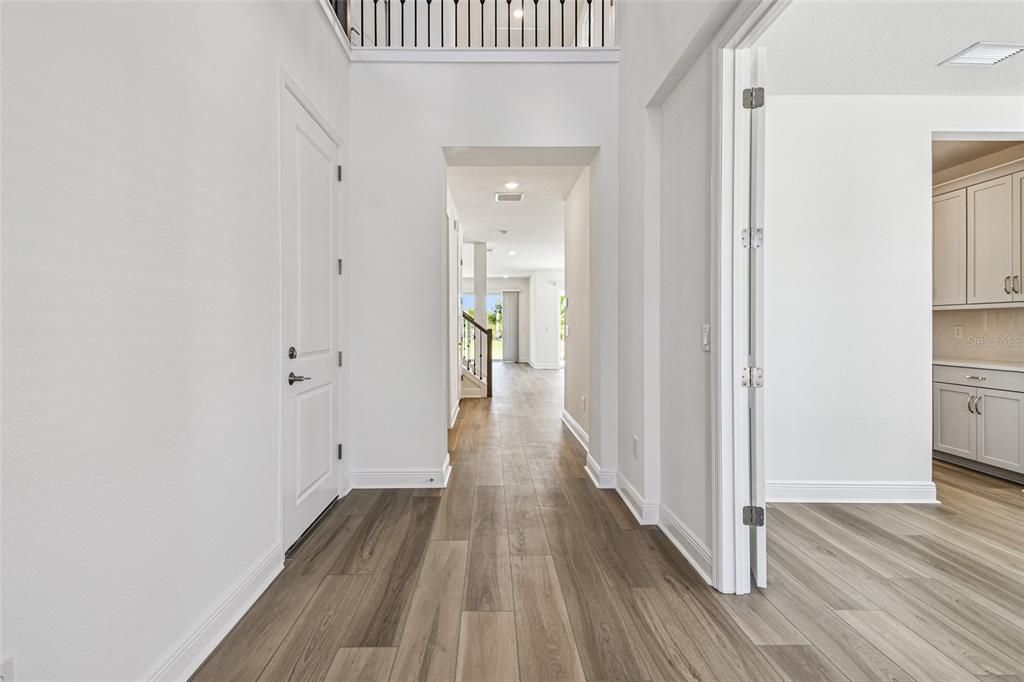 Activo con contrato: $899,999 (4 camas, 3 baños, 3539 Pies cuadrados)