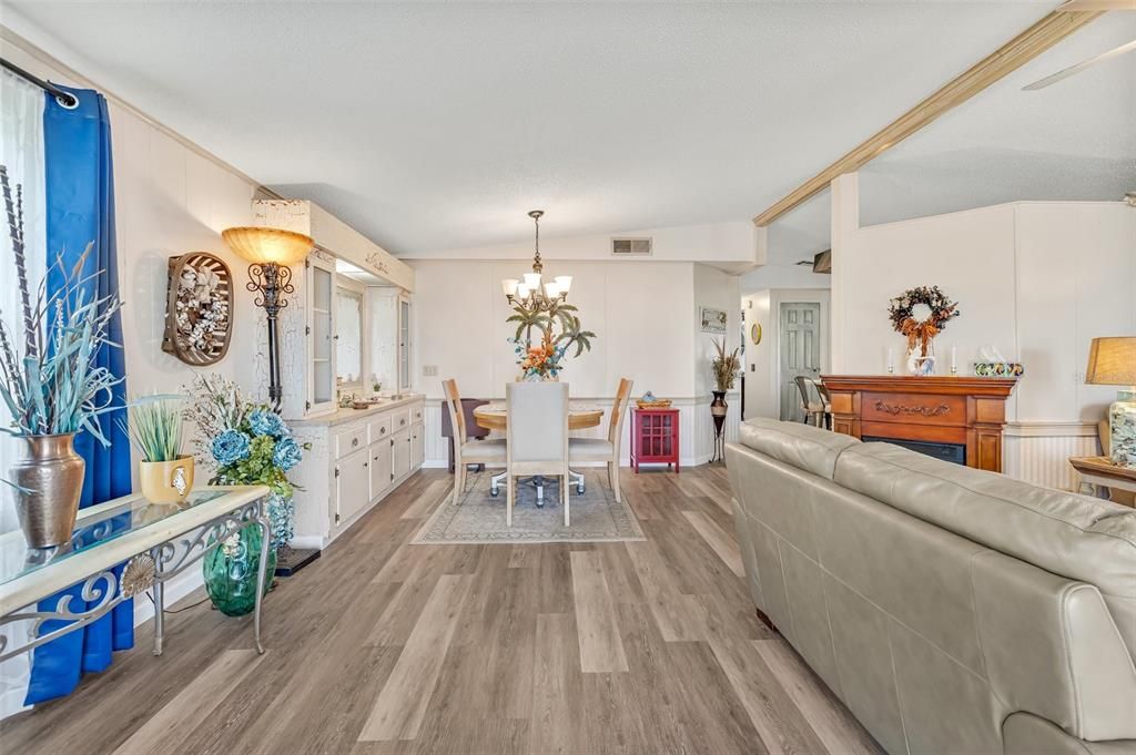 Activo con contrato: $139,000 (2 camas, 2 baños, 1312 Pies cuadrados)