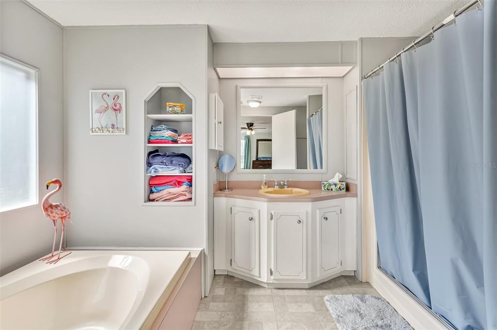 Activo con contrato: $139,000 (2 camas, 2 baños, 1312 Pies cuadrados)